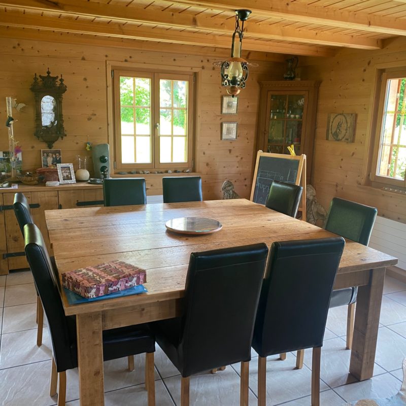 “LE MARTINET”CHALET EN MADRIER  EXCEPTIONNEL AVEC UN GARAGE MAGNIFIQUE VUE SUR LE MASSIF DES DIABLERETS TRANQUILLE A 7 MINUTES DU VILLAGE