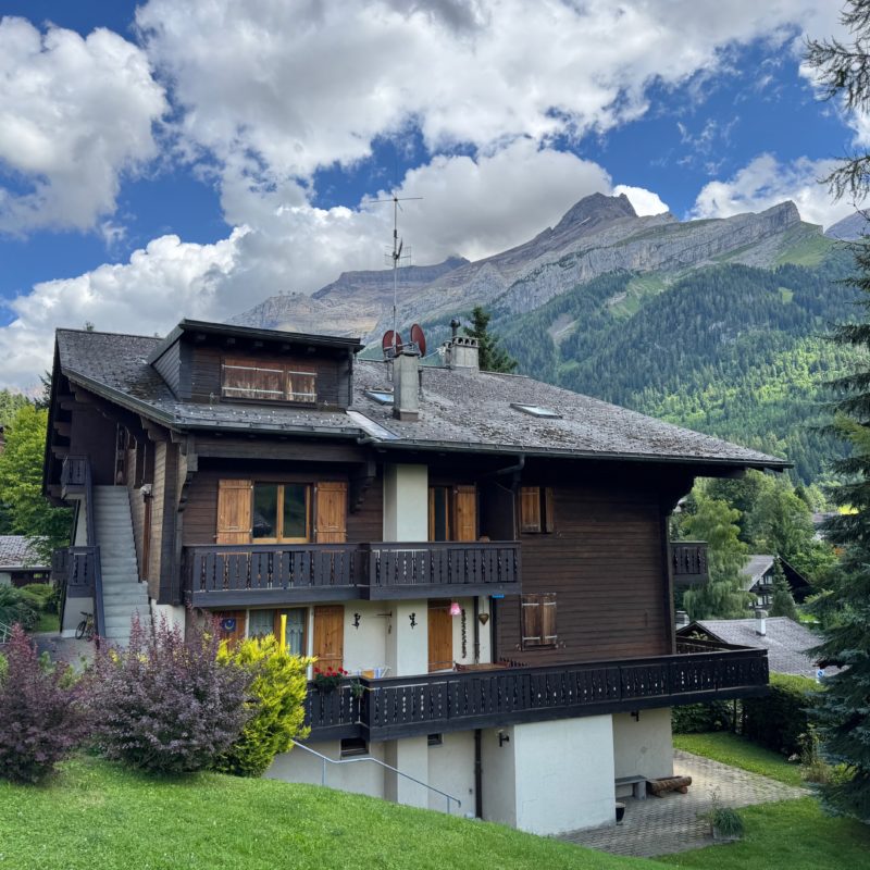 PPE LE ROCHER E JOLI PETIT APPARTEMENT TRES TRANQUILLE ET PRES DU VILLAGE  AVEC UNE PLACE DE PARC