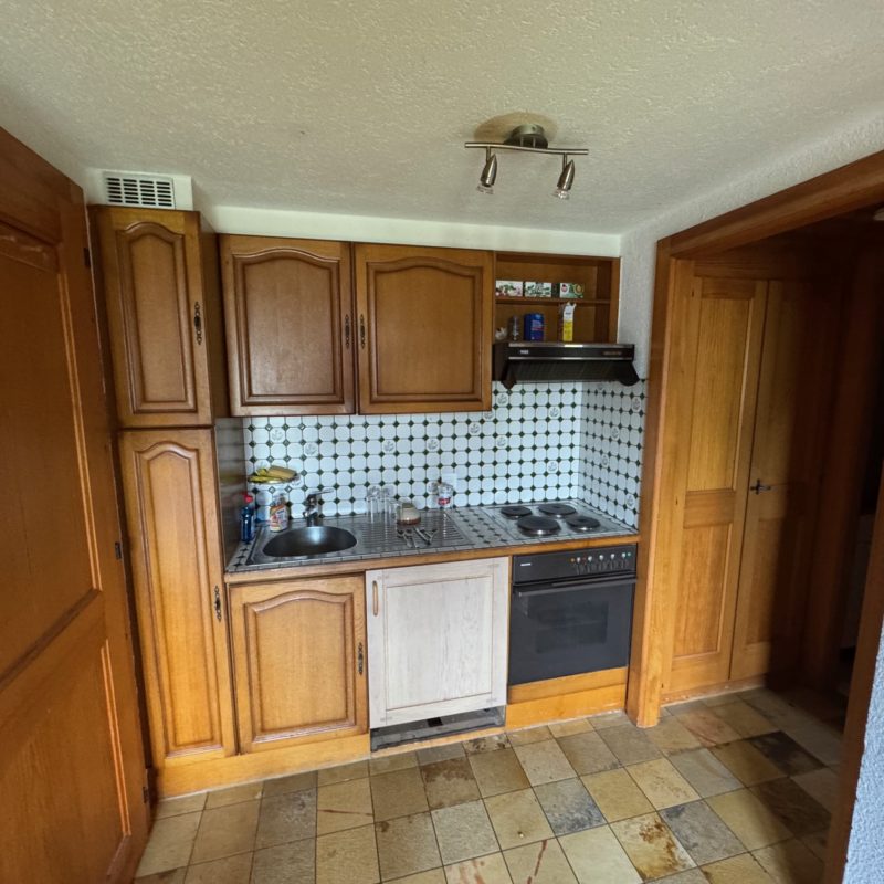 PPE LE ROCHER E JOLI PETIT APPARTEMENT TRES TRANQUILLE ET PRES DU VILLAGE  AVEC UNE PLACE DE PARC