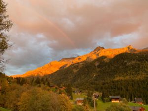 PPE ROCHER B MAGNIFIQUE  APPARTEMENT AU VILLAGE  AVEC UN COUVERT A VOITURE