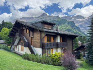 PPE LE ROCHER E JOLI PETIT APPARTEMENT TRES TRANQUILLE ET PRES DU VILLAGE  AVEC UNE PLACE DE PARC