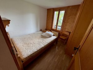 PPE LE ROCHER E JOLI PETIT APPARTEMENT TRES TRANQUILLE ET PRES DU VILLAGE  AVEC UNE PLACE DE PARC