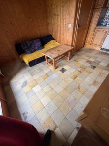 PPE LE ROCHER E JOLI PETIT APPARTEMENT TRES TRANQUILLE ET PRES DU VILLAGE  AVEC UNE PLACE DE PARC