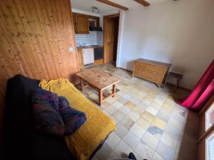 PPE LE ROCHER E JOLI PETIT APPARTEMENT TRES TRANQUILLE ET PRES DU VILLAGE  AVEC UNE PLACE DE PARC