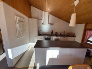 PPE ROCHER B MAGNIFIQUE  APPARTEMENT AU VILLAGE  AVEC UN COUVERT A VOITURE