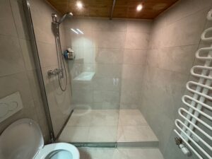 PPE ROCHER B MAGNIFIQUE  APPARTEMENT AU VILLAGE  AVEC UN COUVERT A VOITURE