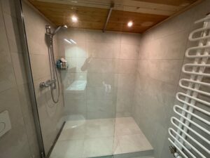 PPE ROCHER B MAGNIFIQUE  APPARTEMENT AU VILLAGE  AVEC UN COUVERT A VOITURE