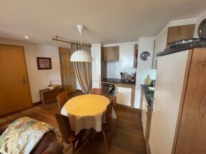 PPE ERMITAGE B (31) MAGNIFIQUE APPARTEMENT MEUBLE AU CENTRE DU VILLAGE AVEC UN GARAGE ET ASCENSEUR